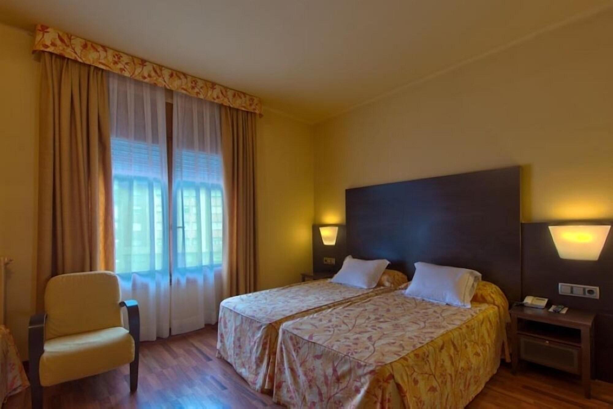 Hotel Restaurant Pessets & Spa Sort Esterno foto