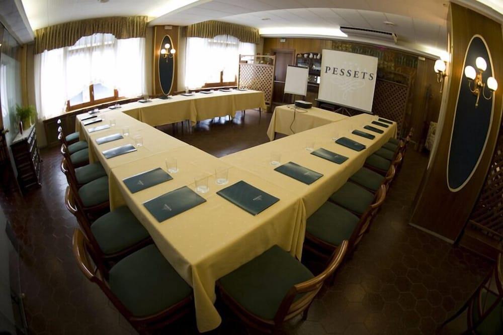 Hotel Restaurant Pessets & Spa Sort Esterno foto