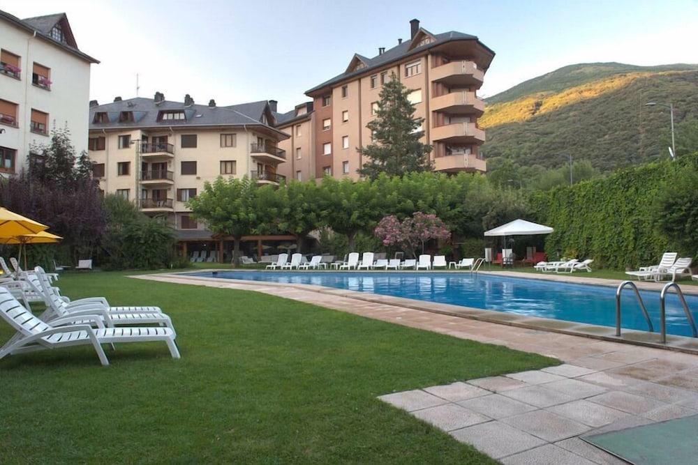 Hotel Restaurant Pessets & Spa Sort Esterno foto