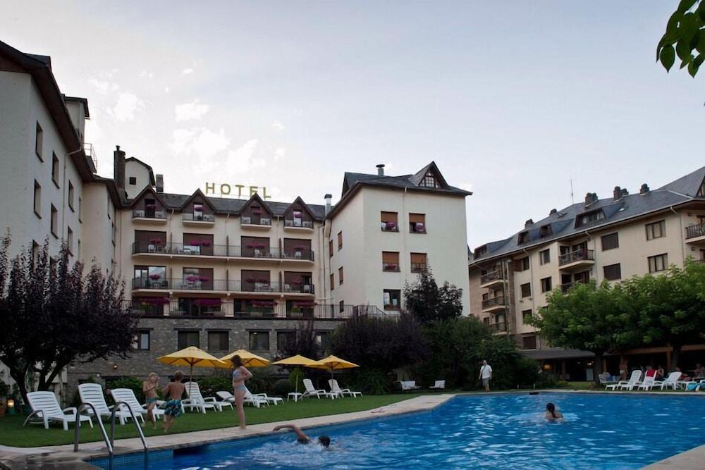 Hotel Restaurant Pessets & Spa Sort Esterno foto