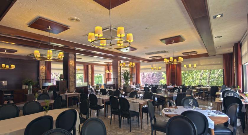 Hotel Restaurant Pessets & Spa Sort Esterno foto