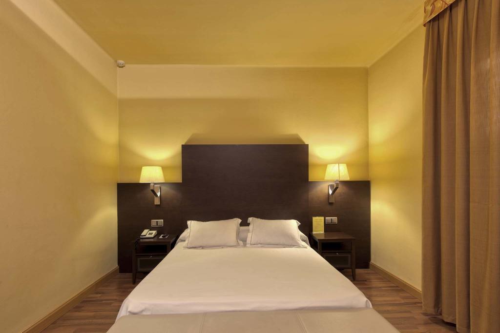 Hotel Restaurant Pessets & Spa Sort Esterno foto