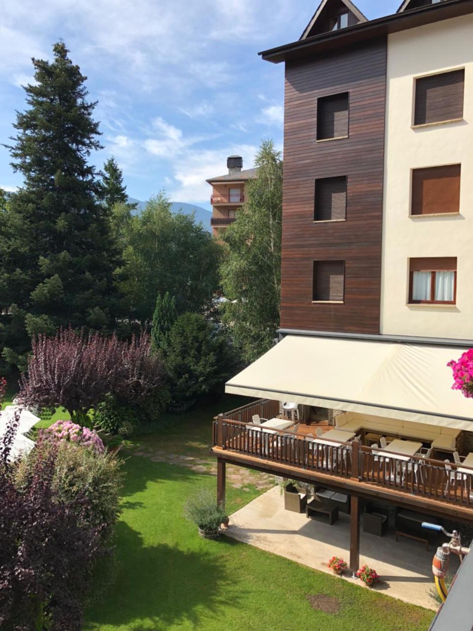 Hotel Restaurant Pessets & Spa Sort Esterno foto
